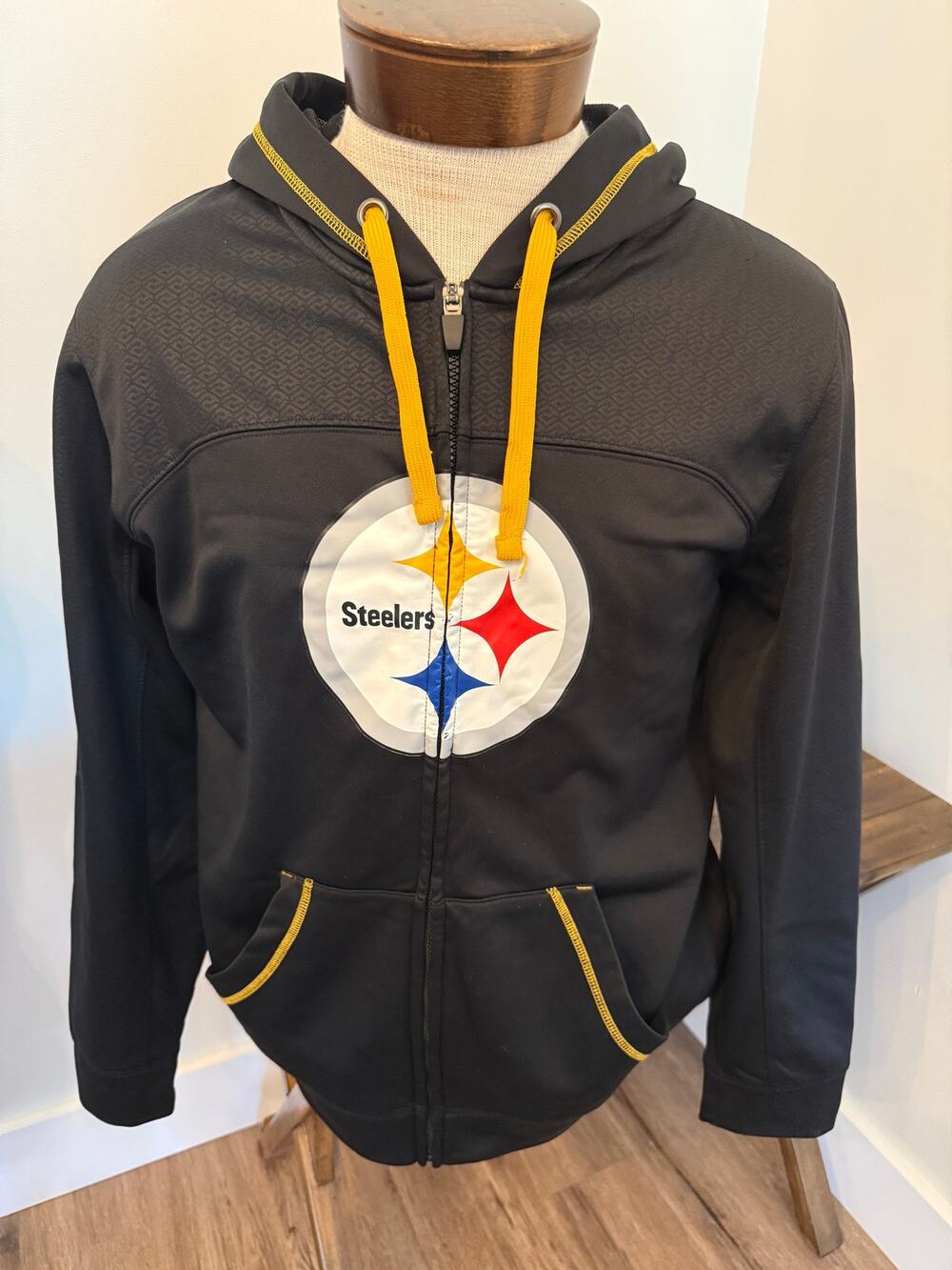 NFL Team Apparel TX3 Men’s Pittsburgh Steelers Zip Up Hoodie Size L